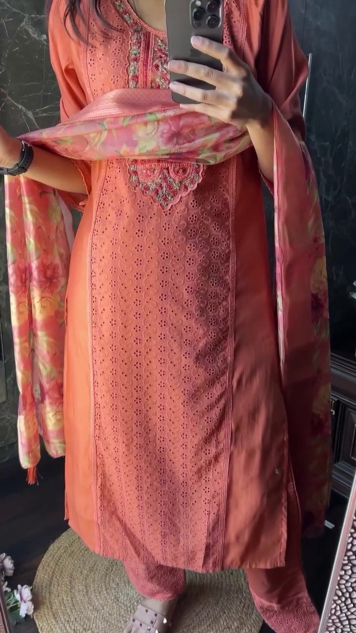 Floral Printed Round Neck Three-Quarter Sleeves Kurta with Palazzos - Image 2