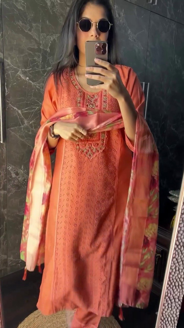 Floral Printed Round Neck Three-Quarter Sleeves Kurta with Palazzos - Image 3