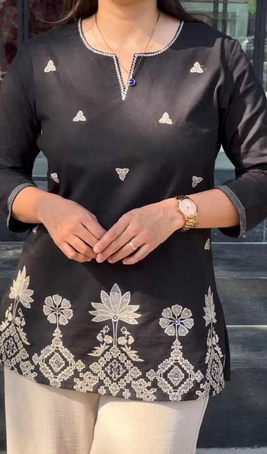 Women's Floral Embroidered Pure Cotton Tunic and Trouser Set - Image 4