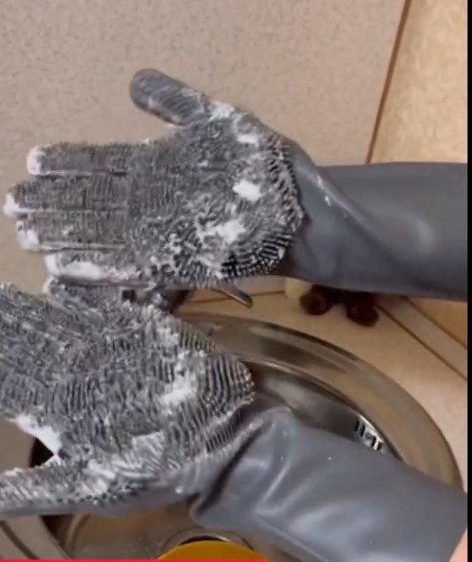 Silicone Dishwashing Cleaning Gloves with Scrubber - Image 5