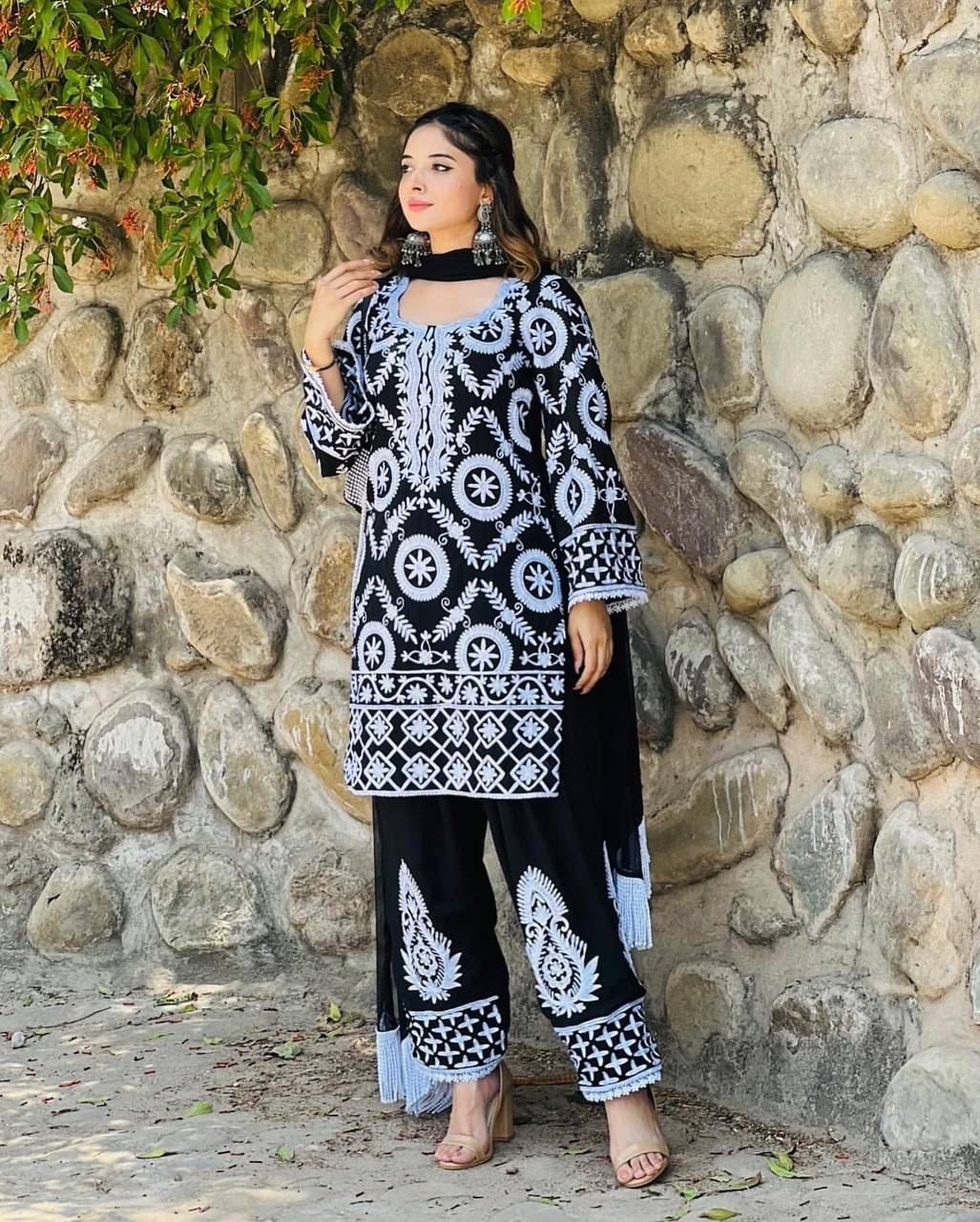 Black Color Full Stitch Salwar Suit - Image 2
