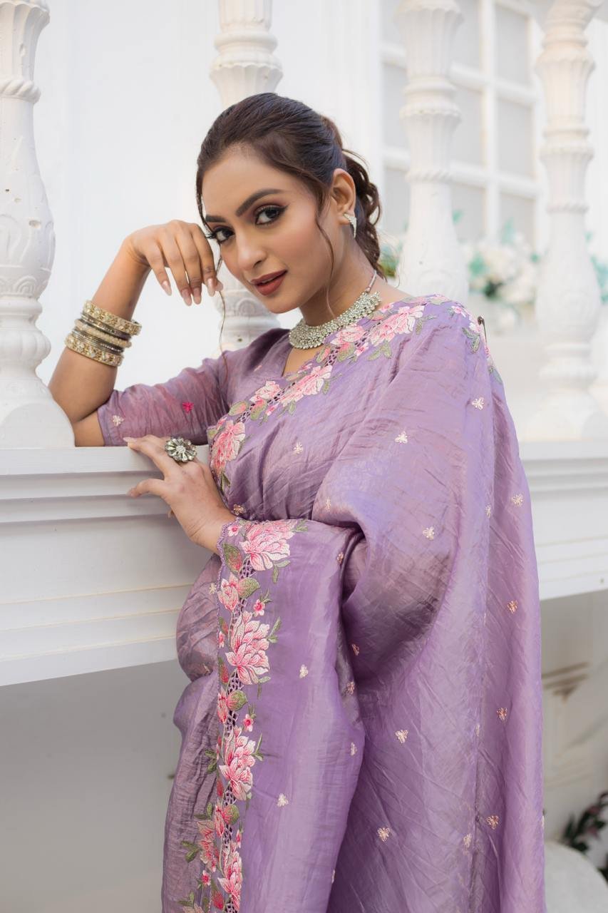 Unique Lavender Color Saree - Image 4