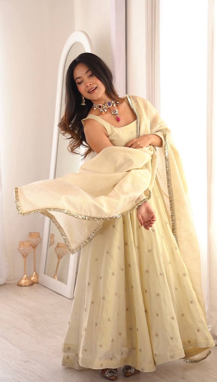Pastel Yellow Embroidered Lehenga Set with Dupatta - Image 3