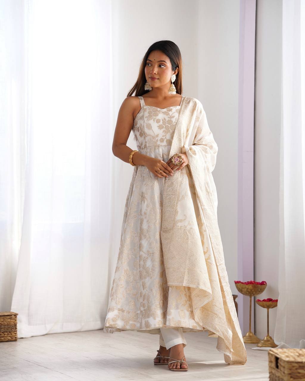 Off-White Banarasi Jacquard Dola Silk Fully Flared Anarkali Suit Set - Image 4