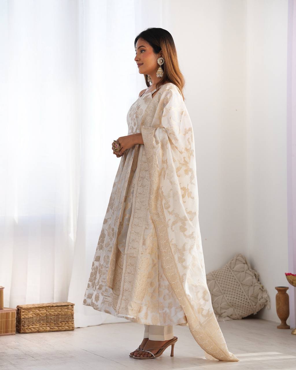 Off-White Banarasi Jacquard Dola Silk Fully Flared Anarkali Suit Set - Image 5