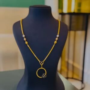 Minimal Gold-Tone Circular Pendant Necklace with Beaded Accents
