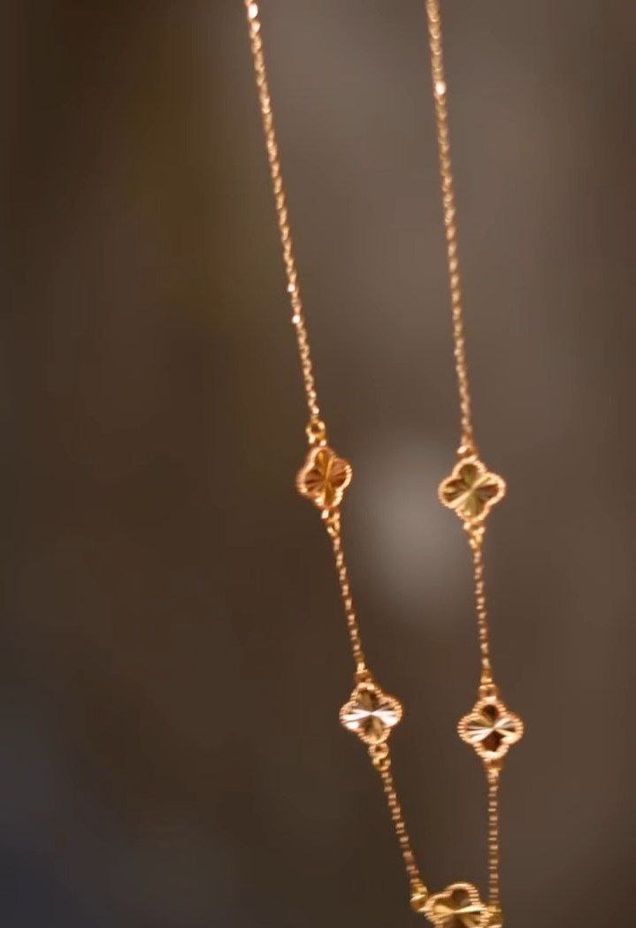 Golden Clover Motif Chain Necklace - Image 4