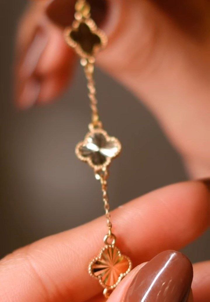 Golden Clover Motif Chain Necklace - Image 5