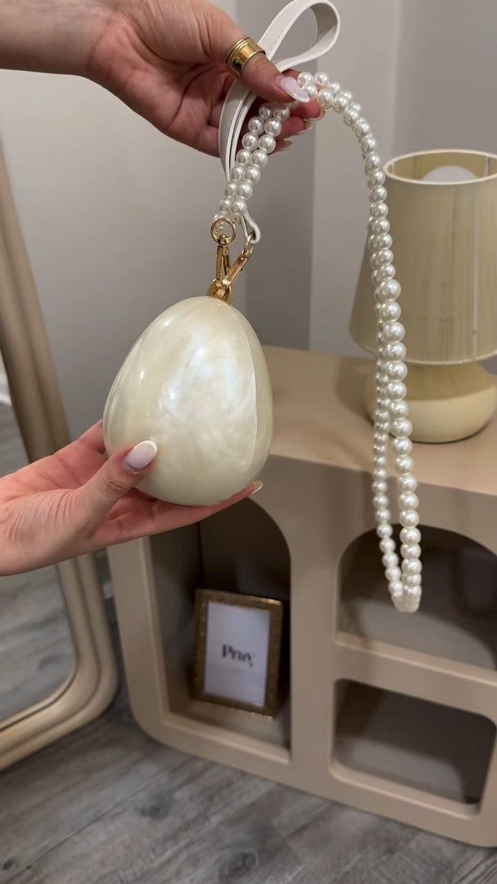 Elegant Pearl Finish Clutch with Gold Chain Strap - Image 4